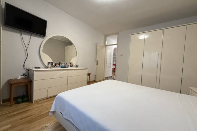 Prodajemo namešten 2 5 stan kod hotela Srbija 65m2 4