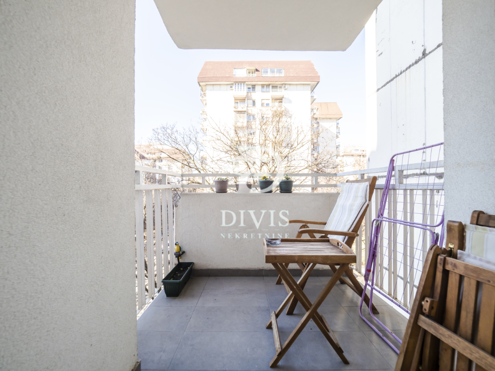 Renoviran 3 5 stan blizu Dunavskog keja  71m2 5