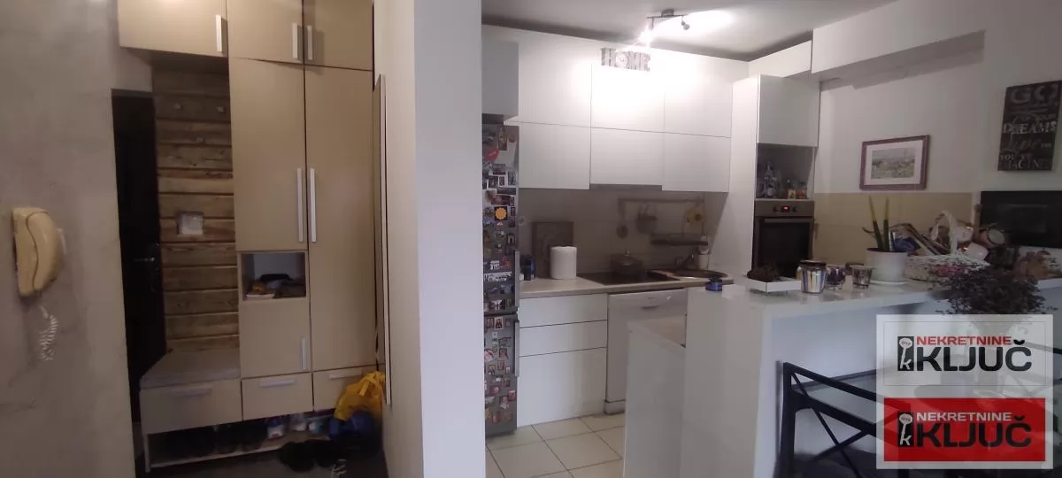 KOD SOMBORSKOG BULEVARA, 48m2, Dvosoban, Namešten 3