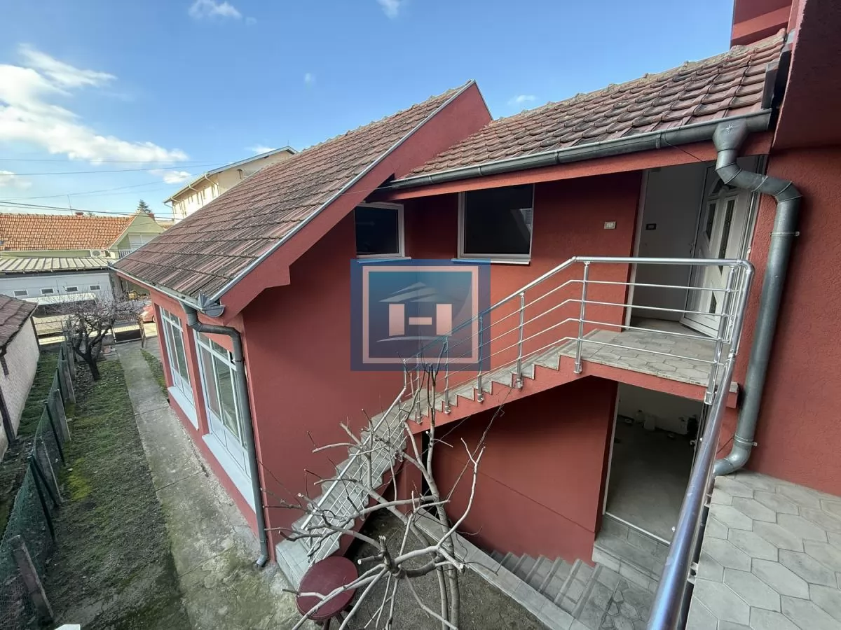 Veći poslovni prostor i nova kuća na jednom mestu u centru grada 12