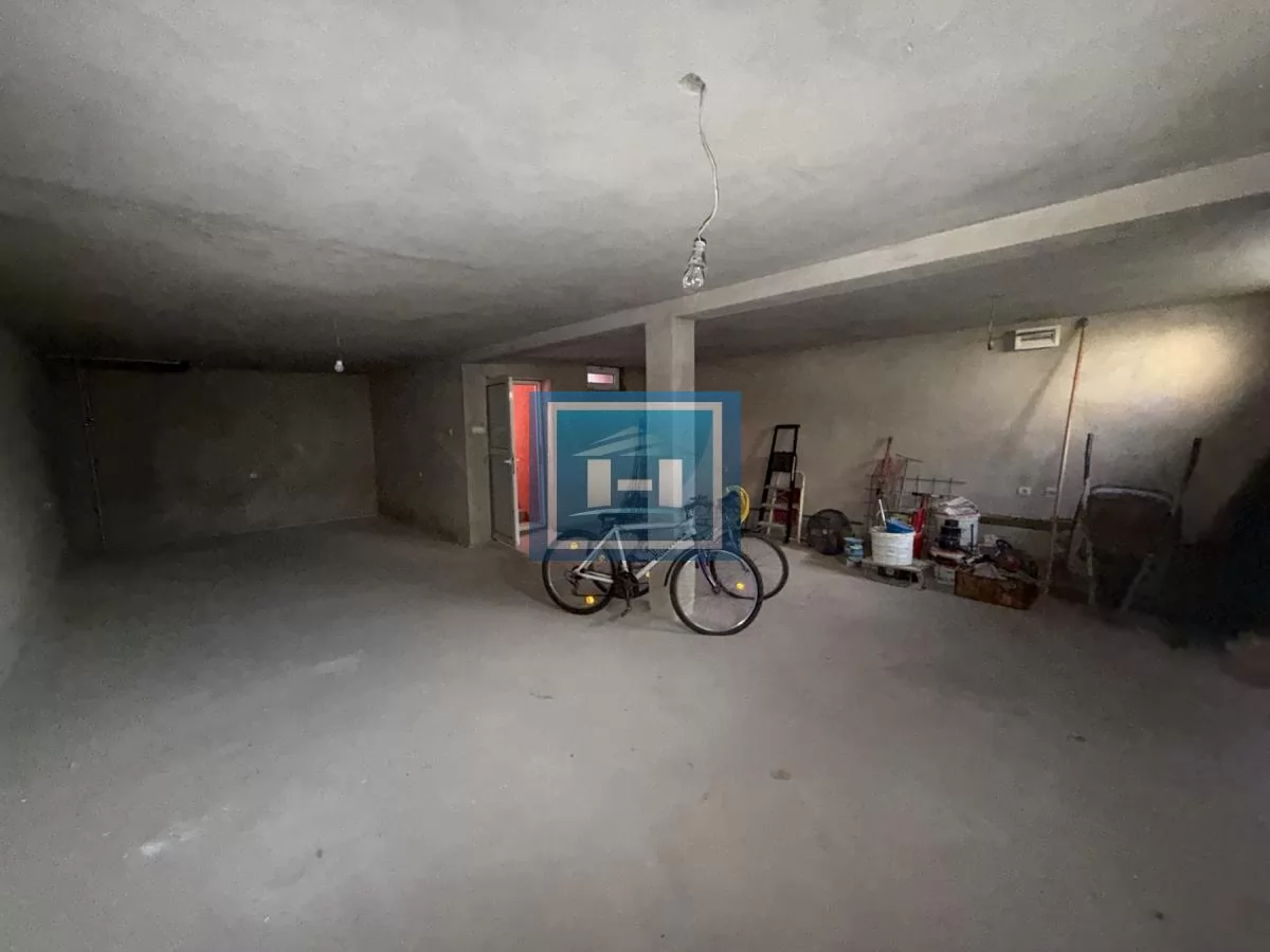 Veći poslovni prostor i nova kuća na jednom mestu u centru grada 23