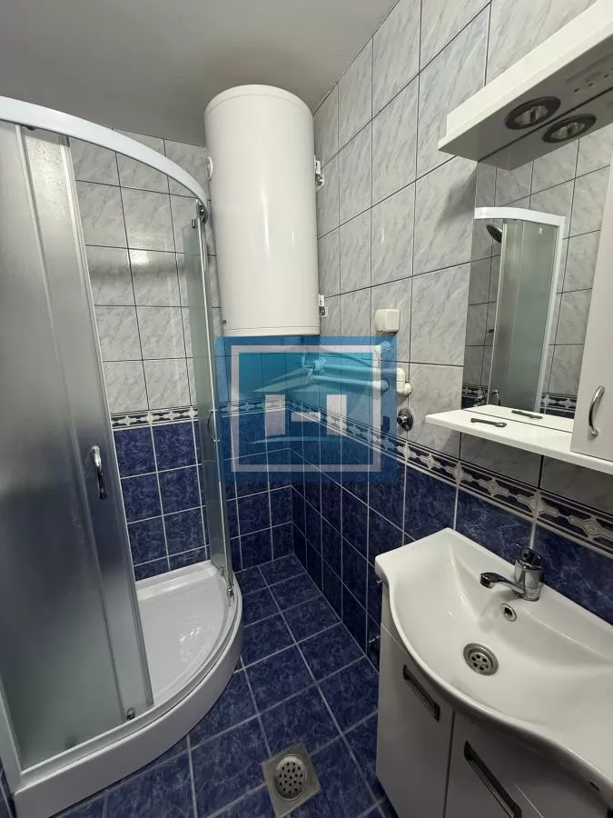 Veći poslovni prostor i nova kuća na jednom mestu u centru grada 26