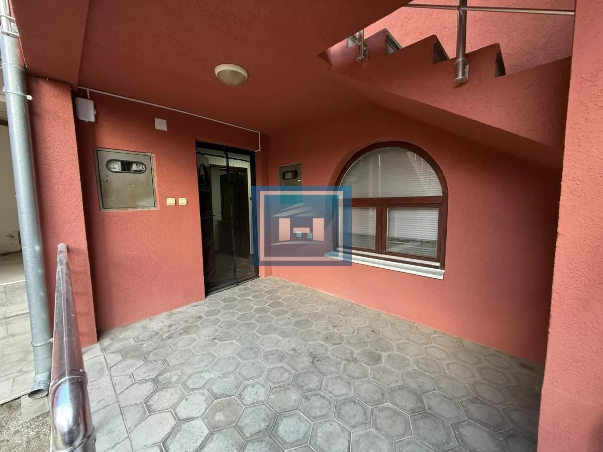 Veći poslovni prostor i nova kuća na jednom mestu u centru grada 30