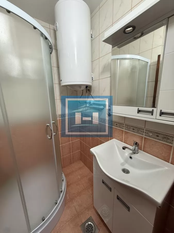 Veći poslovni prostor i nova kuća na jednom mestu u centru grada 31