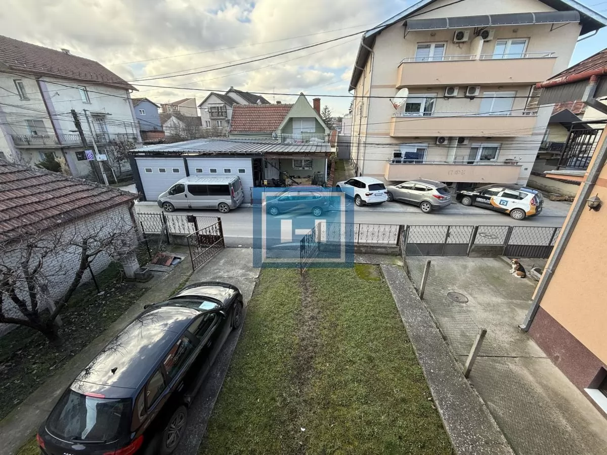 Veći poslovni prostor i nova kuća na jednom mestu u centru grada 35