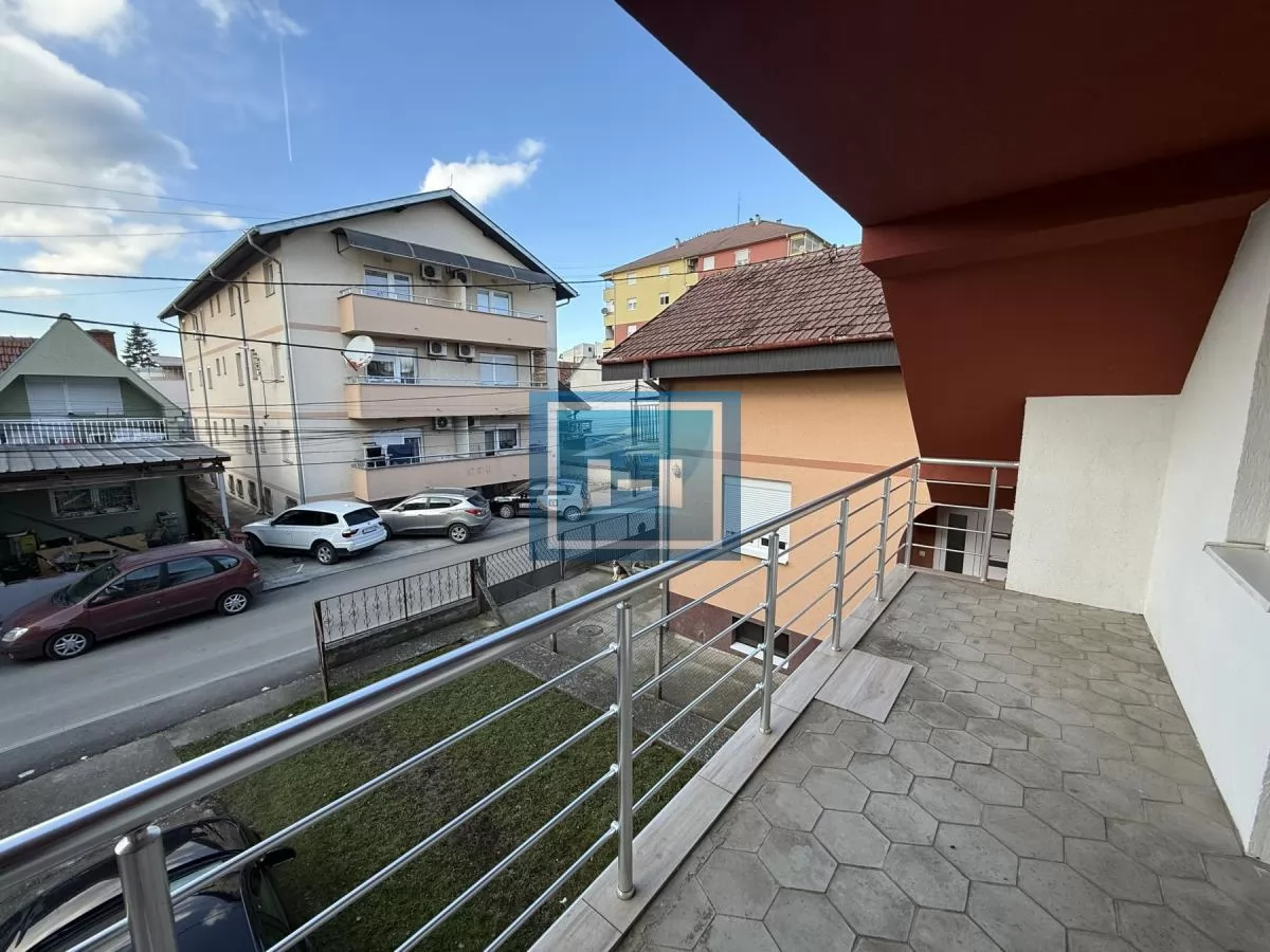 Veći poslovni prostor i nova kuća na jednom mestu u centru grada 39