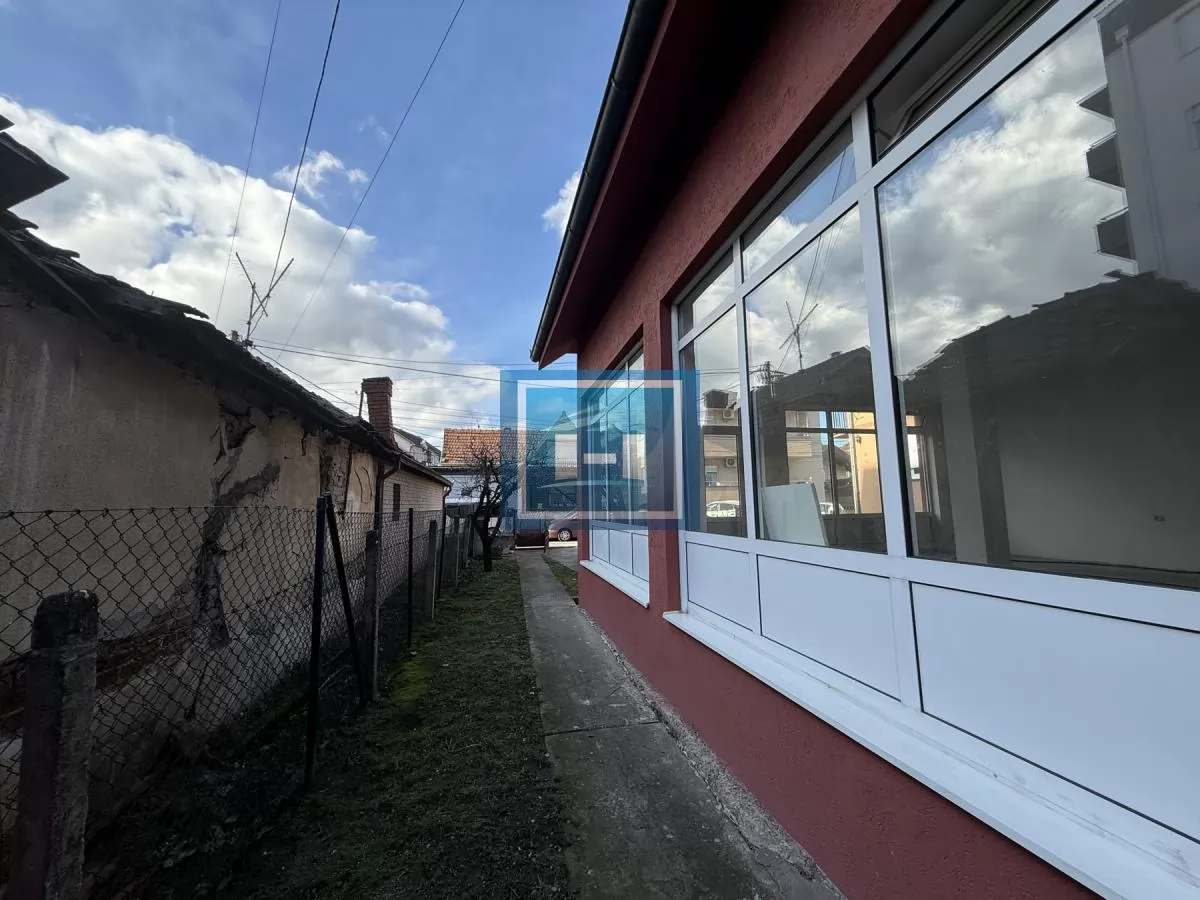 Veći poslovni prostor i nova kuća na jednom mestu u centru grada 44