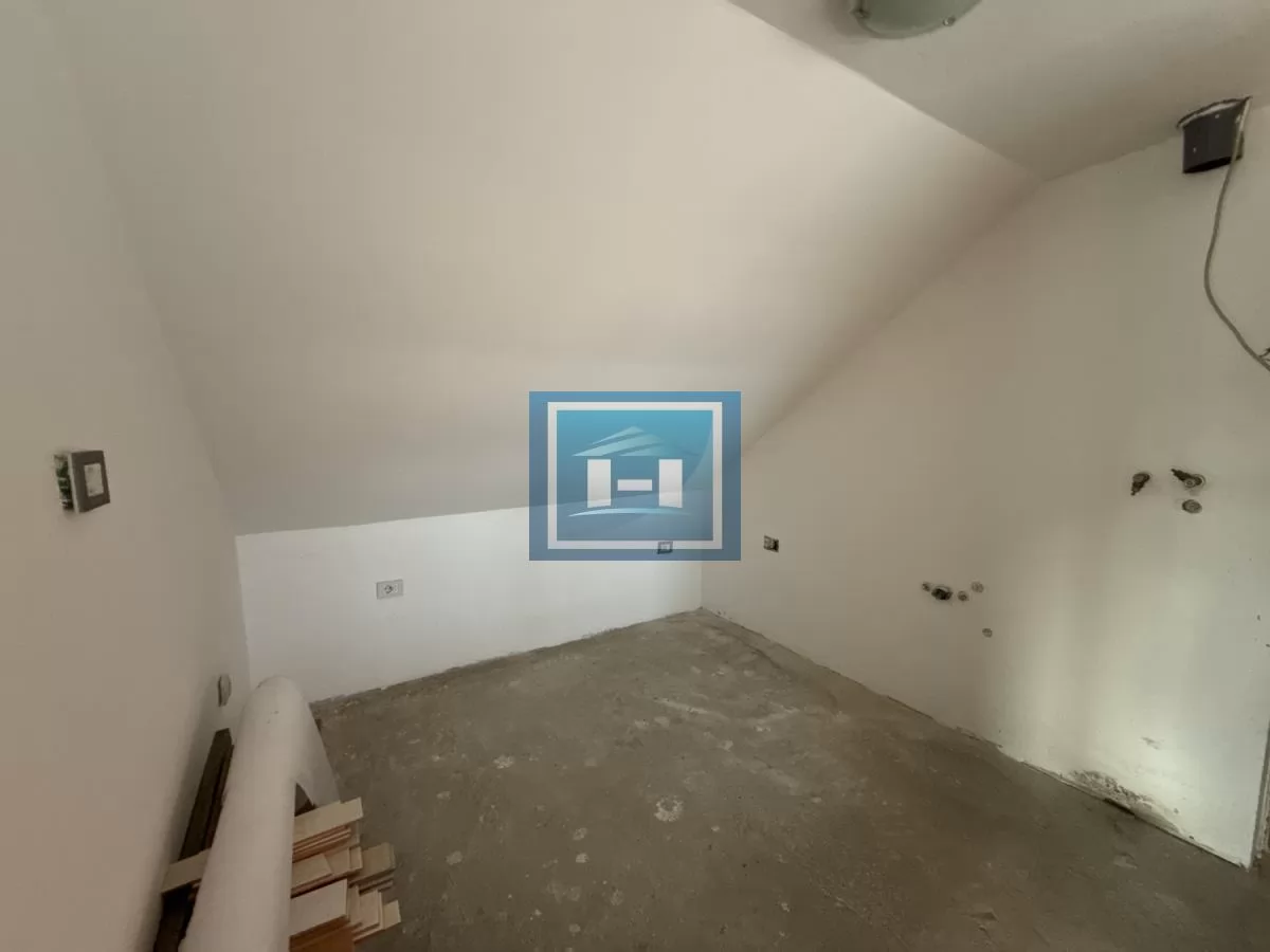 Veći poslovni prostor i nova kuća na jednom mestu u centru grada 49