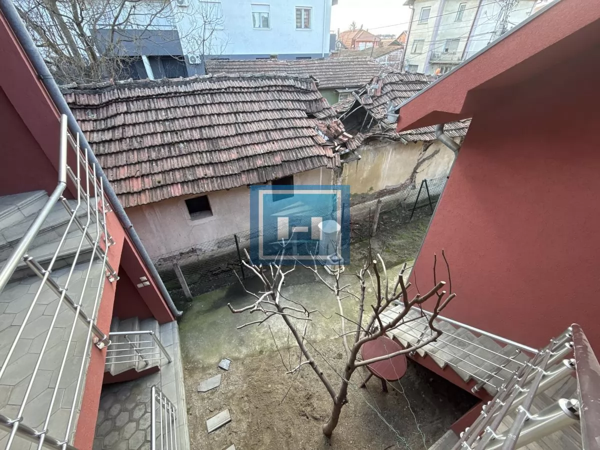 Veći poslovni prostor i nova kuća na jednom mestu u centru grada 51