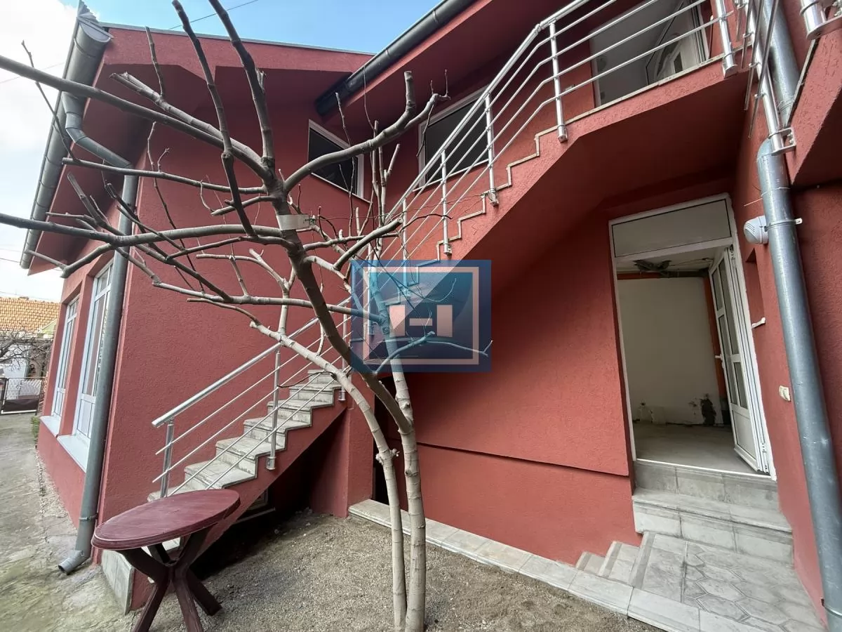 Veći poslovni prostor i nova kuća na jednom mestu u centru grada 52