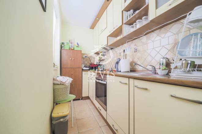 Renoviran 3 5 stan u centru  Maršala Birjuzova  81m2 2