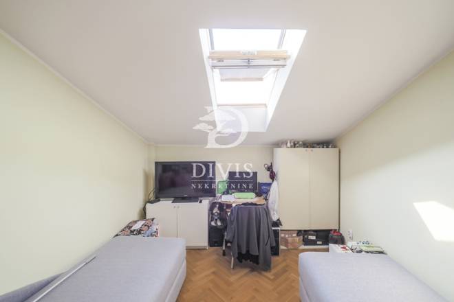 Renoviran 3 5 stan u centru  Maršala Birjuzova  81m2 4