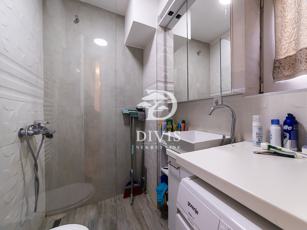 Stan 44 m² Braće Jugović  centar  salonska zgrada 5