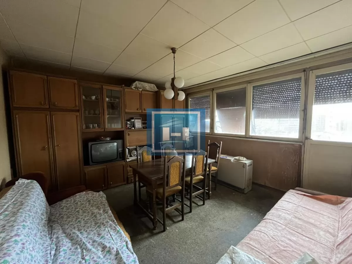 Tražiš stan za sređivanje? Lokacija TOP, potencijal OGROMAN! 1