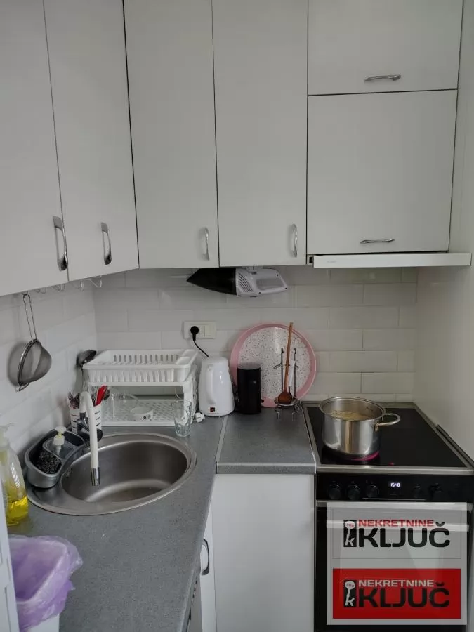 Odlican noviji stan na pocetku Adica 2