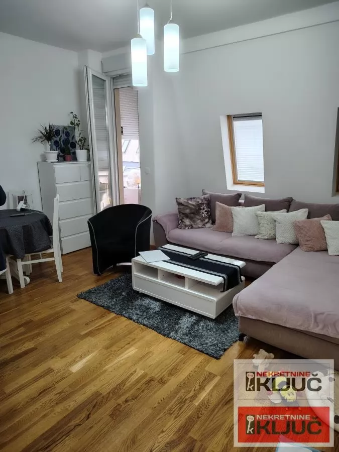 Odlican noviji stan na pocetku Adica 5