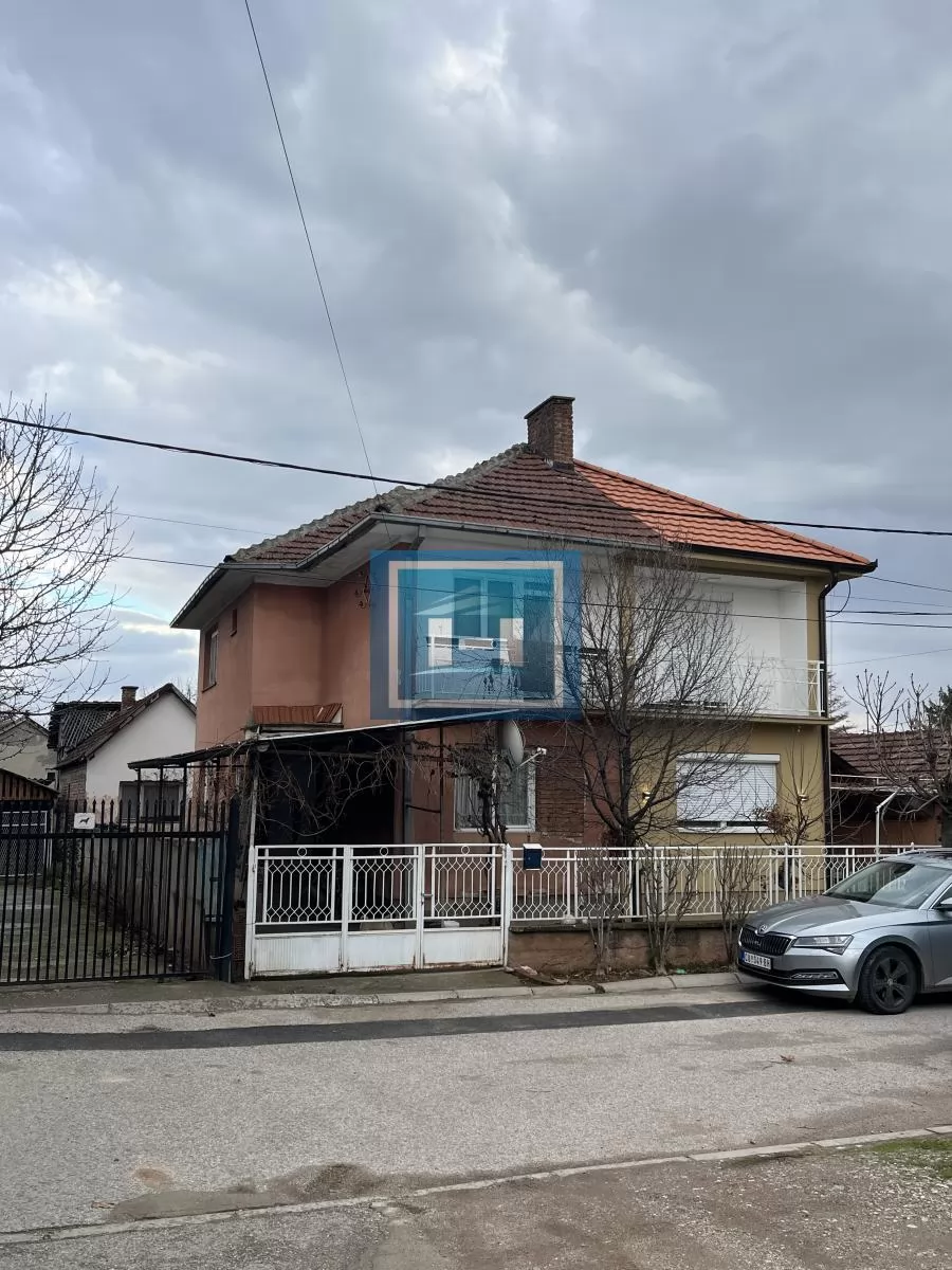 Starija kuća(vertikala)za renoviranje blizu centra grada 1