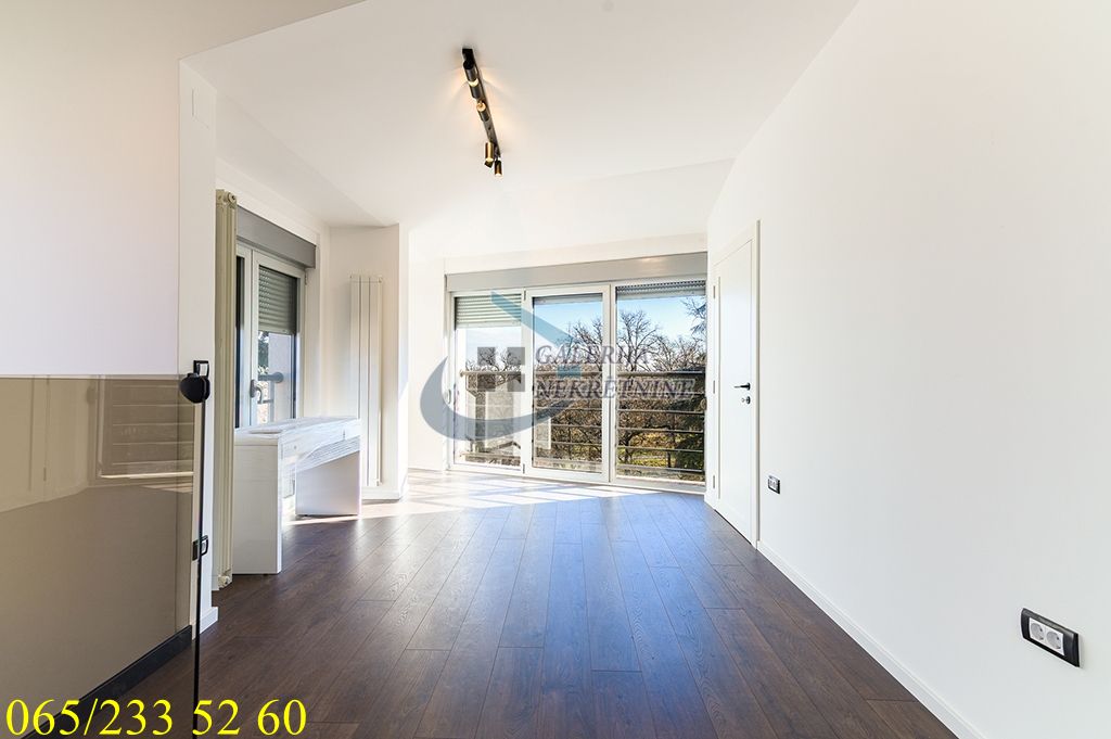 Čukarica  Banovo brdo   Kneza Višeslava 4