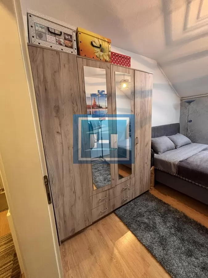 Dvosoban stan u potkrovlju !  Postoji mogućnost kupovine  preko kredita!! 10