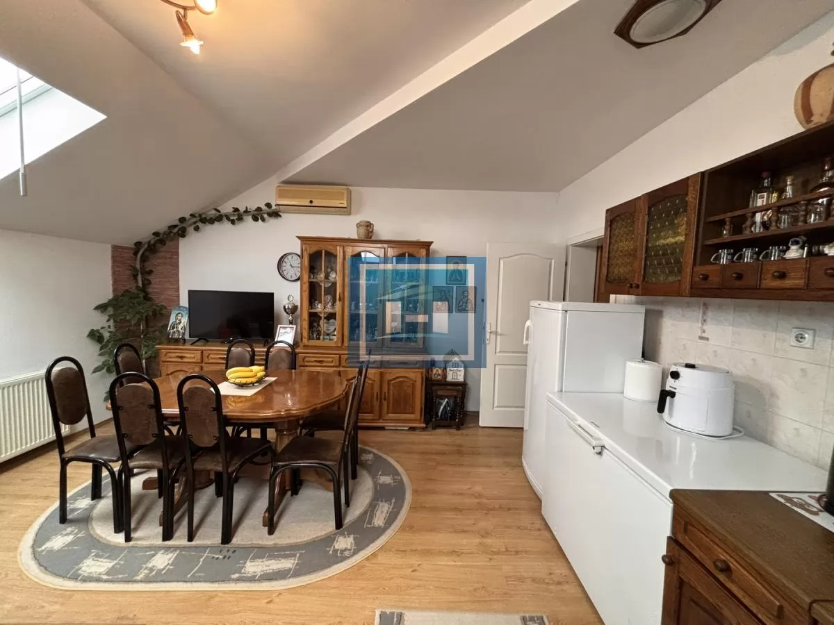 Dvosoban stan u potkrovlju !  Postoji mogućnost kupovine  preko kredita!! 24