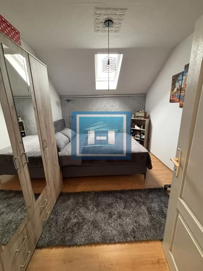 Dvosoban stan u potkrovlju !  Postoji mogućnost kupovine  preko kredita!! 30