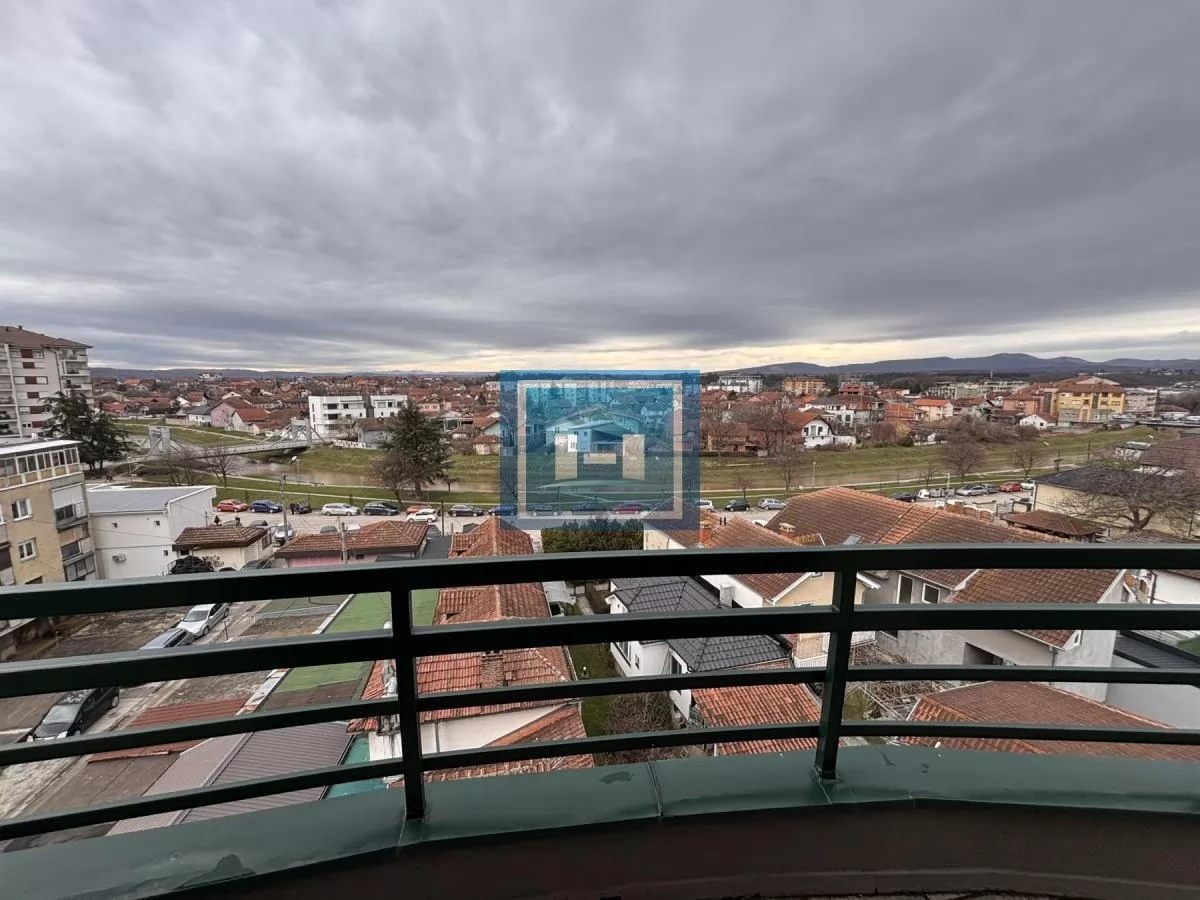 Dvosoban stan u potkrovlju !  Postoji mogućnost kupovine  preko kredita!! 4