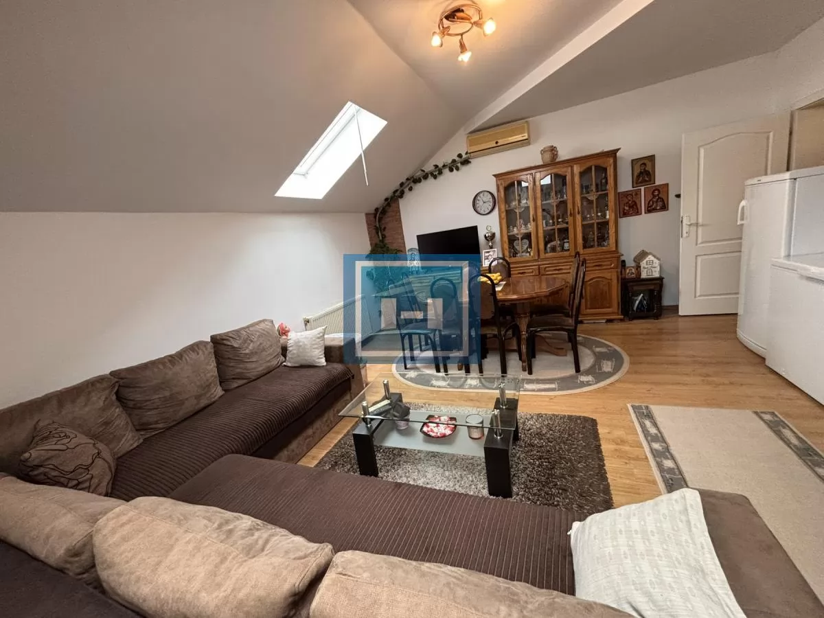 Dvosoban stan u potkrovlju !  Postoji mogućnost kupovine  preko kredita!! 5