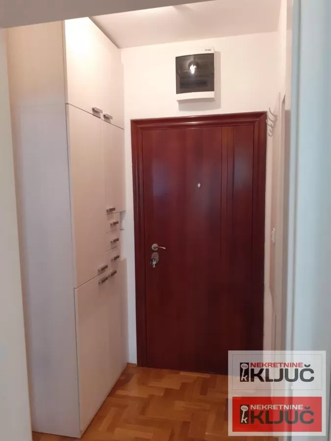 NOVA DETELINARA IZDAJE SE JEDNOIPOSOBAN NAMEŠTEN STAN 5