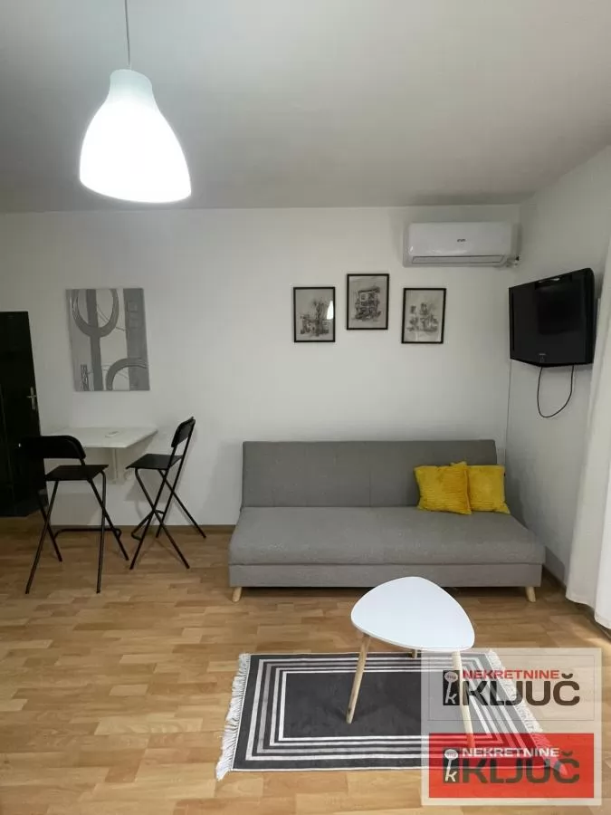 Odlicna garsonjera u centru grada/Srpsko narodno pozoriste/ 3