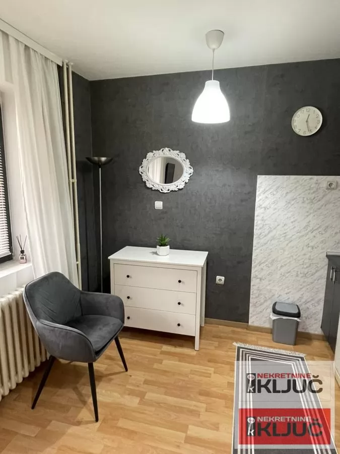 Odlicna garsonjera u centru grada/Srpsko narodno pozoriste/ 5