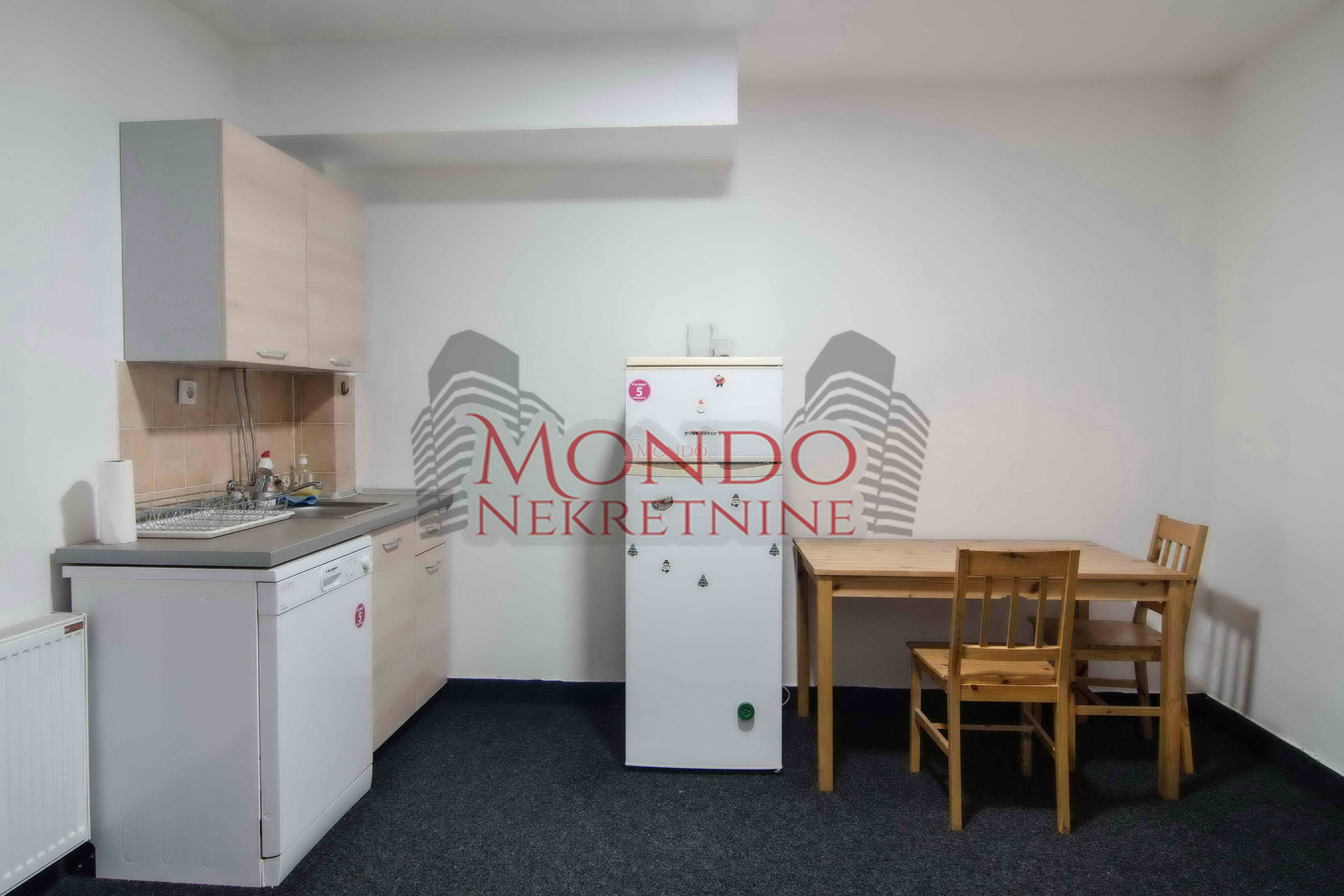 Izdaje se odlican kancelarijski poslovni prostor u centru grada kod Doma zdravlja! 14