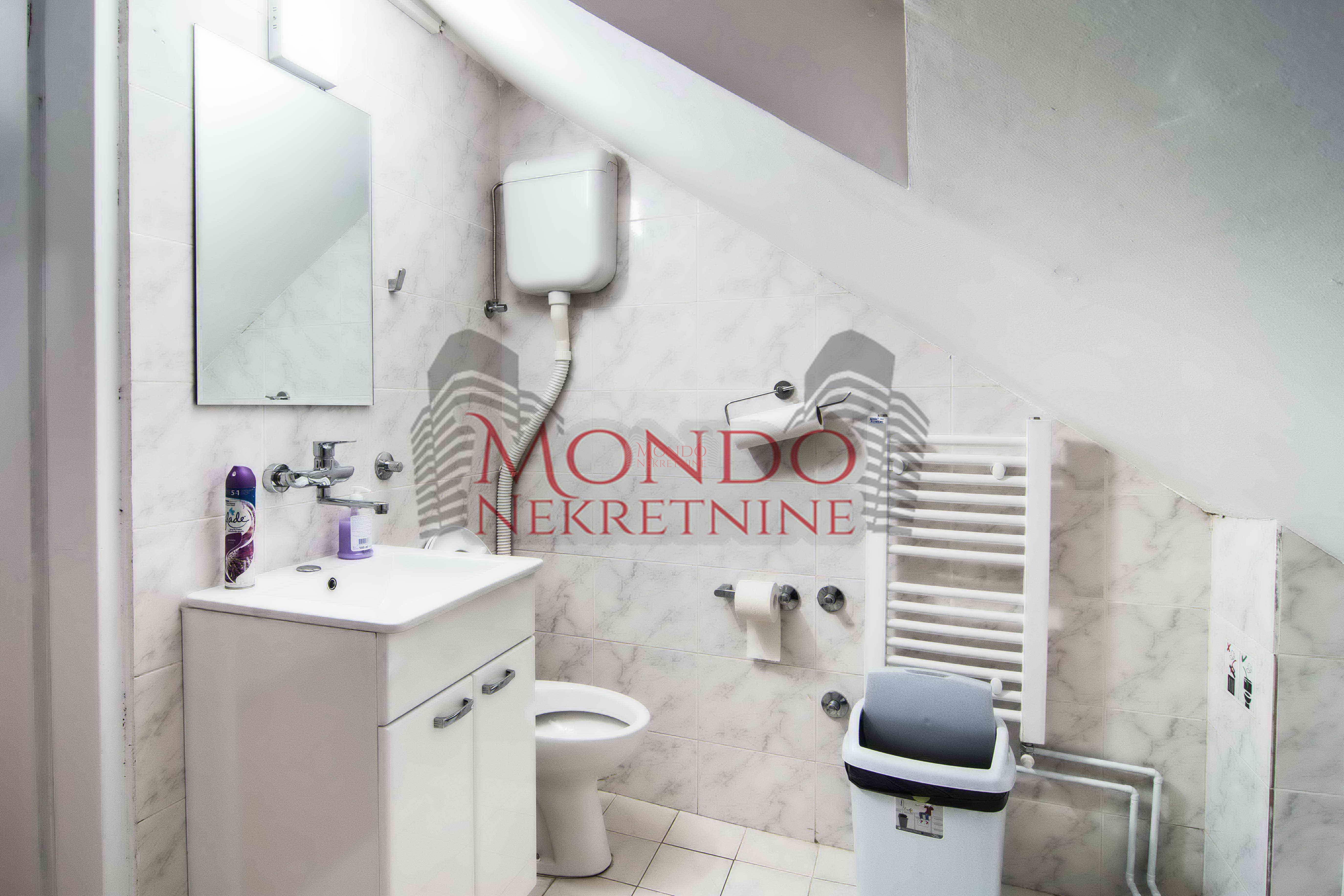 Izdaje se odlican kancelarijski poslovni prostor u centru grada kod Doma zdravlja! 18