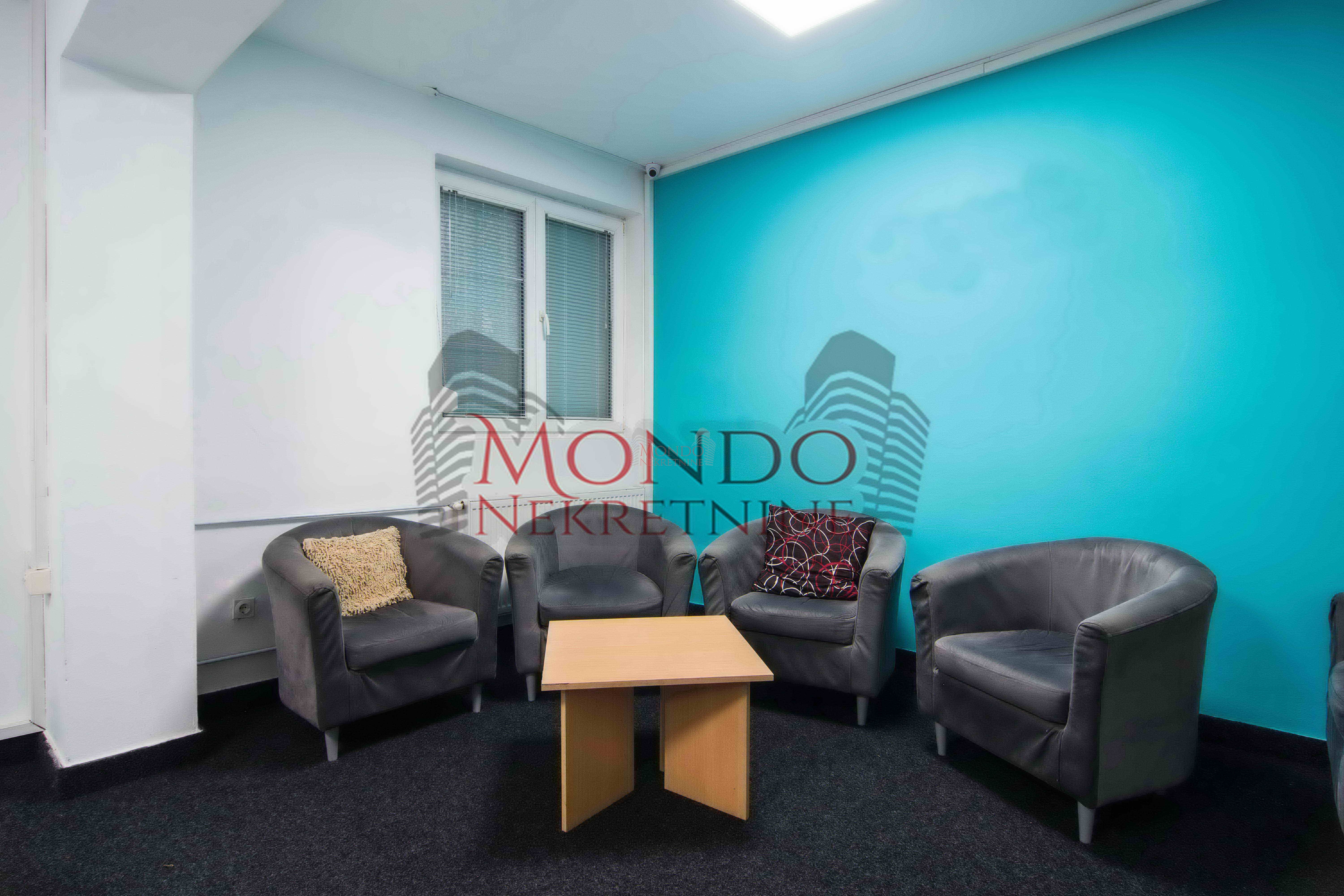 Izdaje se odlican kancelarijski poslovni prostor u centru grada kod Doma zdravlja! 15