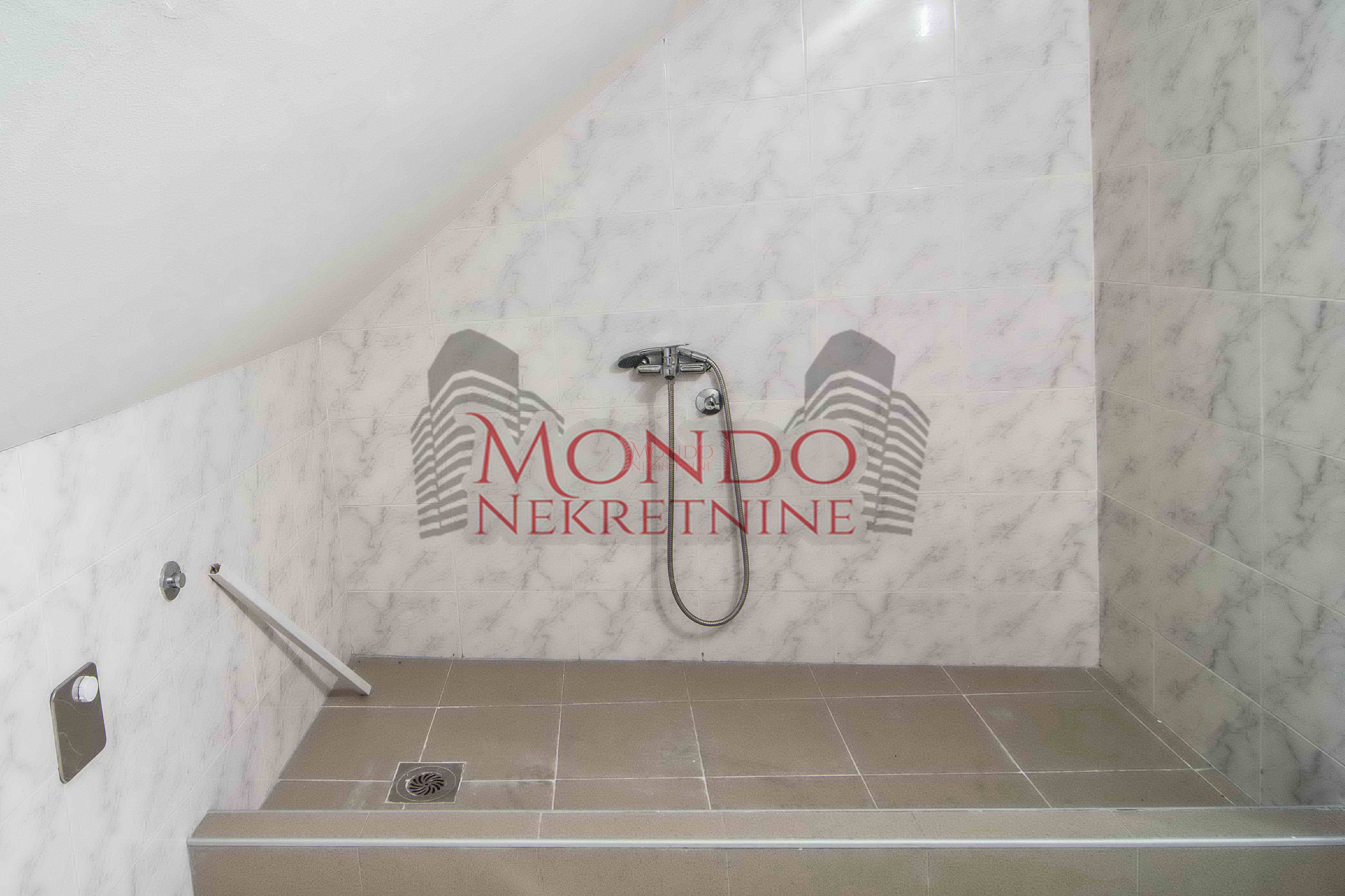 Izdaje se odlican kancelarijski poslovni prostor u centru grada kod Doma zdravlja! 19