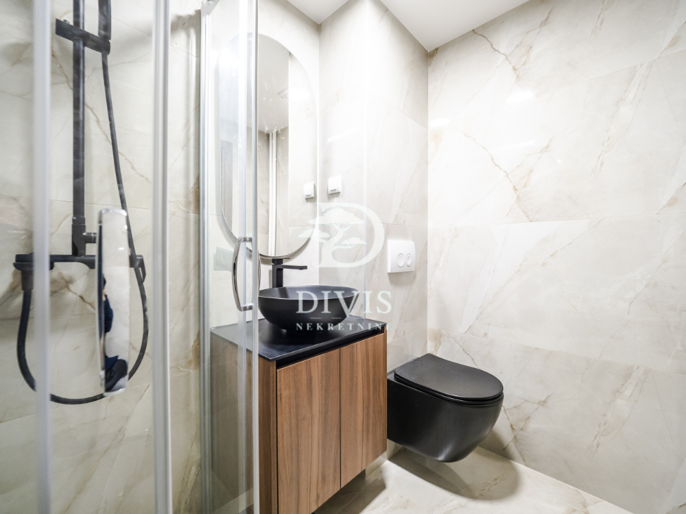 Renoviran 5 0 stan u Bloku 62  Nehruova  104m2 4