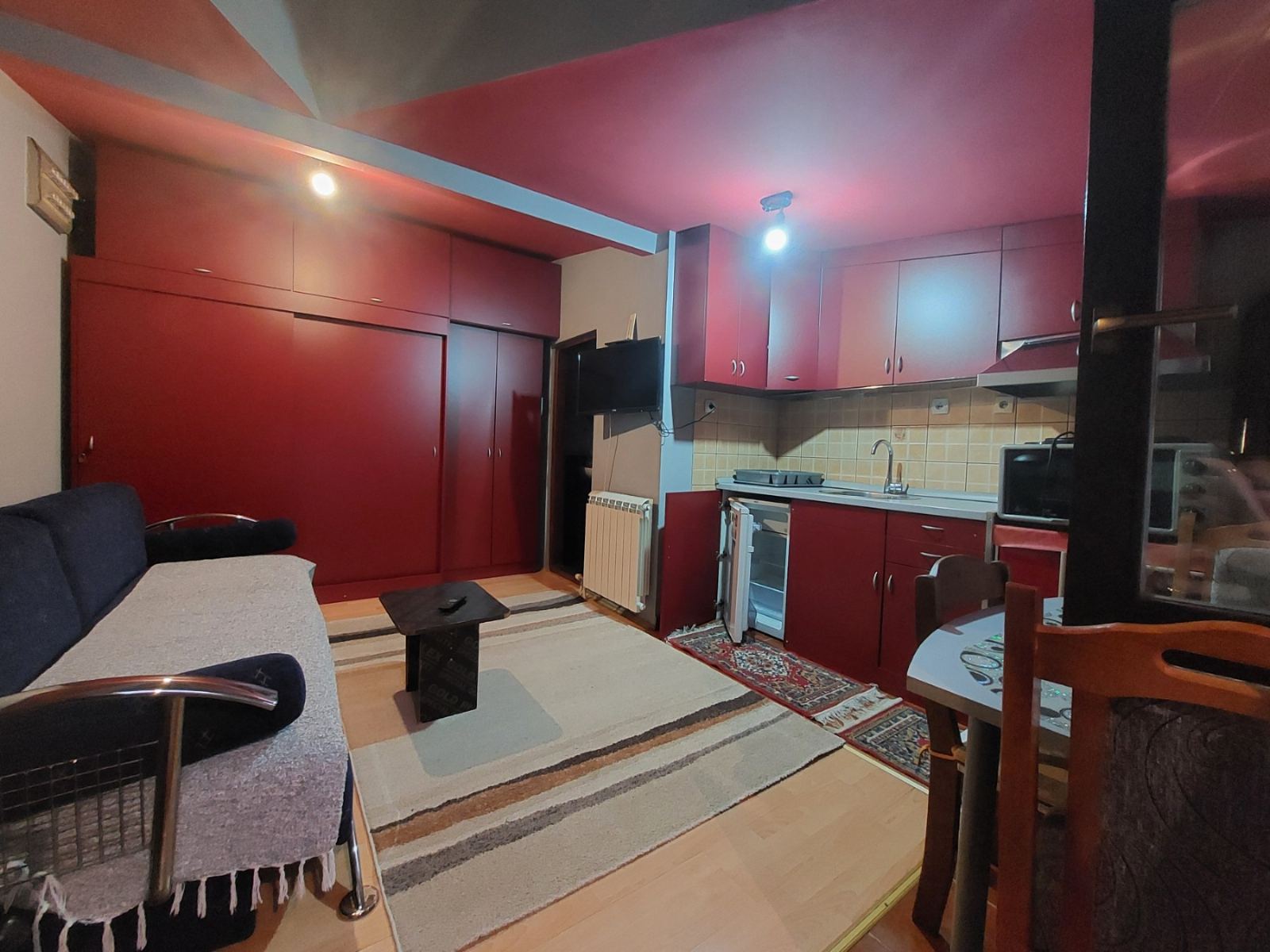 Izdajem stan u Krnjaci  garsonjera  22 kvadrata 1