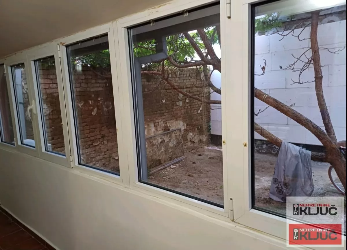 GRBAVICA IZDAJE SE JEDNOIPOSOBAN NAMEŠTEN STAN 8