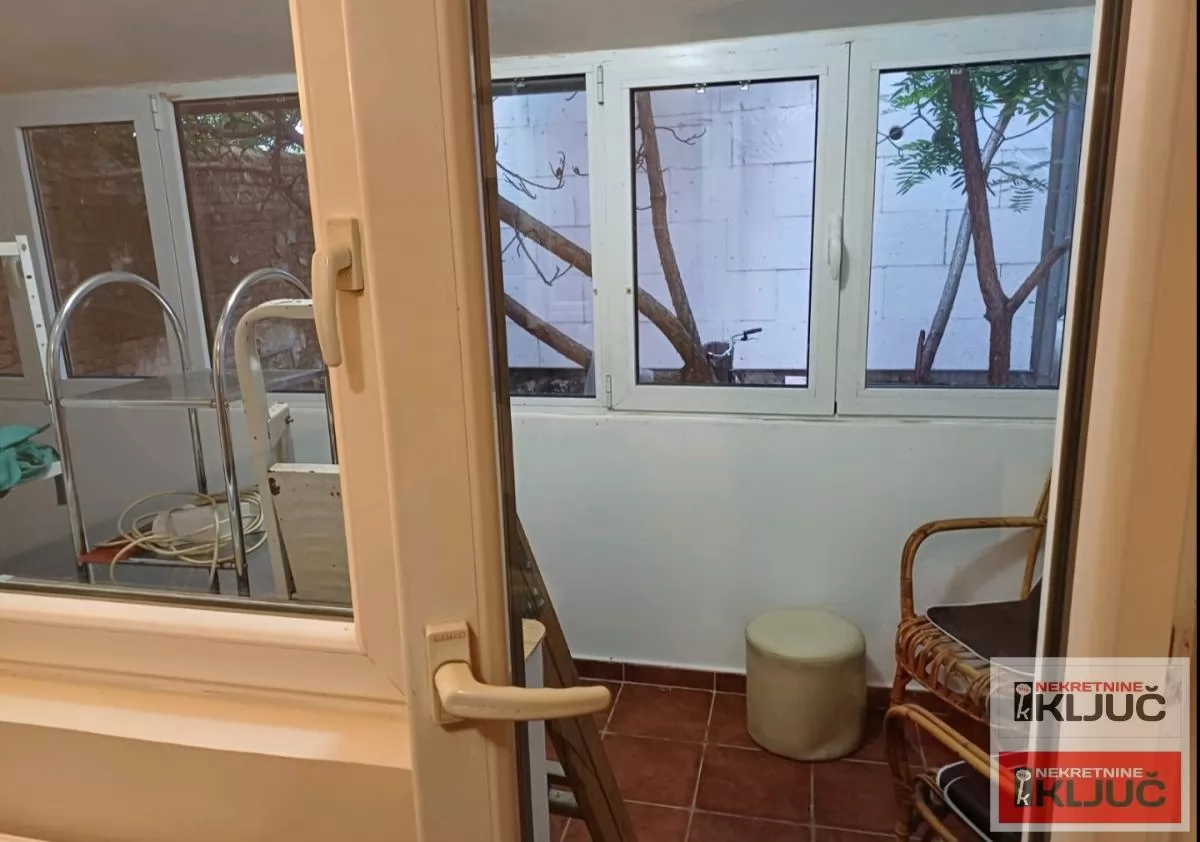 GRBAVICA IZDAJE SE JEDNOIPOSOBAN NAMEŠTEN STAN 9