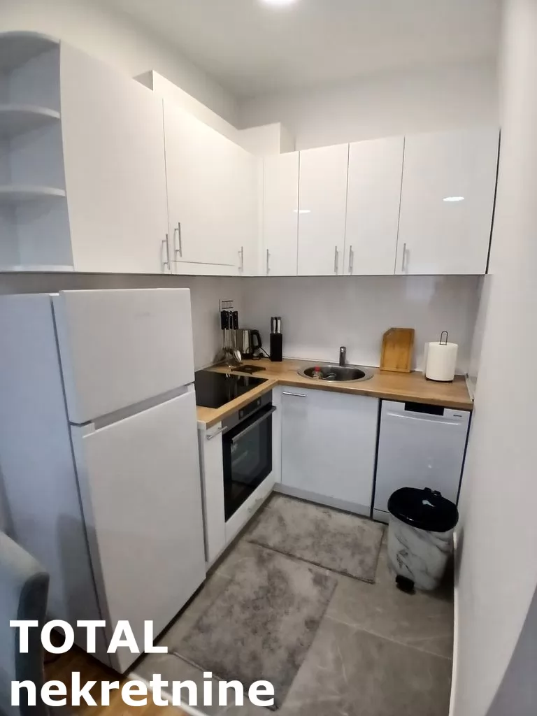 Stanovi,NOVI SAD,CENTAR,kv: 38.00, € 400, ID: 9189885 7