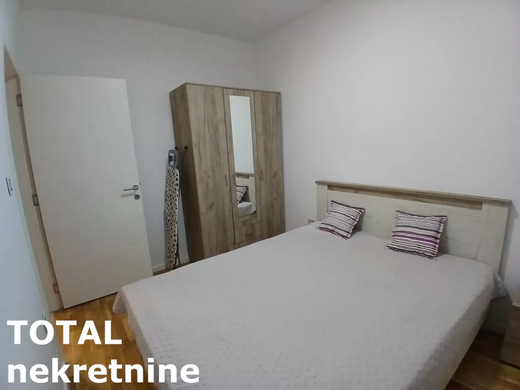 Stanovi,NOVI SAD,CENTAR,kv: 38.00, € 400, ID: 9189885 8