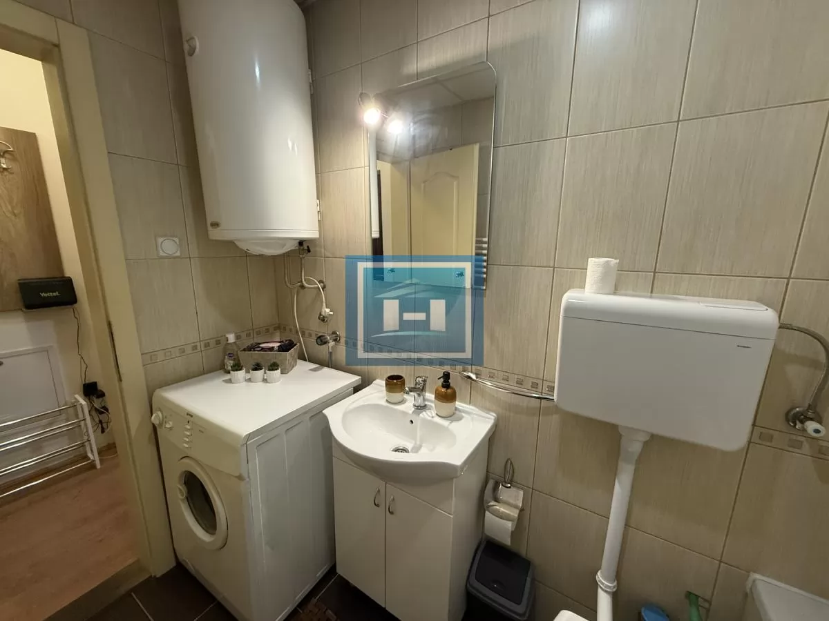 JEDNOSOBAN STAN SA POGLEDOM NA STADION 10