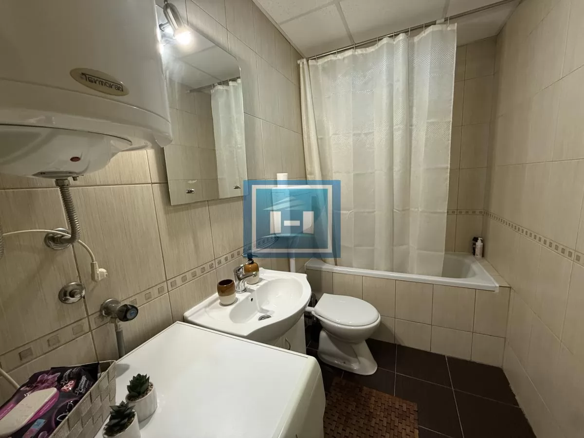 JEDNOSOBAN STAN SA POGLEDOM NA STADION 11