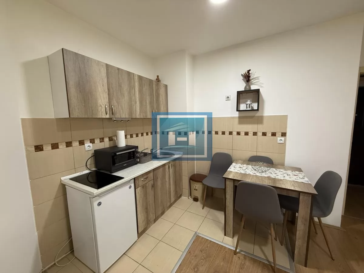 JEDNOSOBAN STAN SA POGLEDOM NA STADION 2