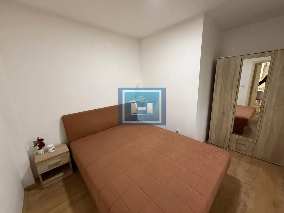 JEDNOSOBAN STAN SA POGLEDOM NA STADION 3