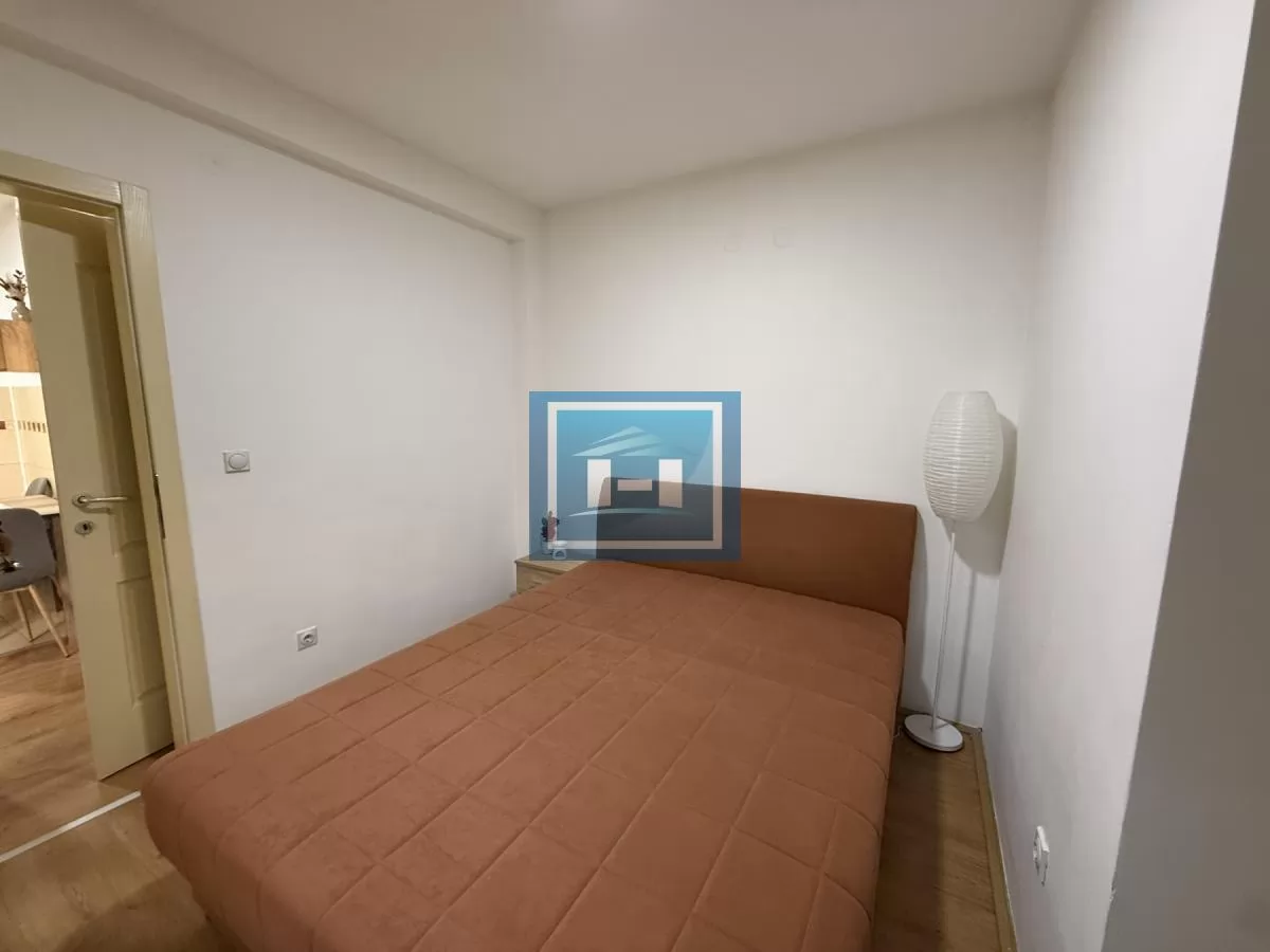 JEDNOSOBAN STAN SA POGLEDOM NA STADION 4