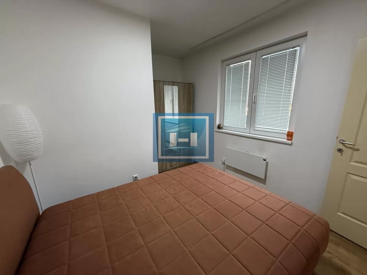 JEDNOSOBAN STAN SA POGLEDOM NA STADION 5