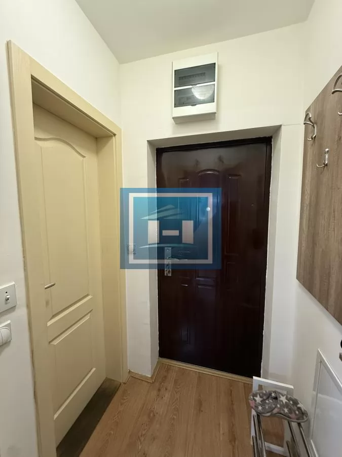 JEDNOSOBAN STAN SA POGLEDOM NA STADION 9