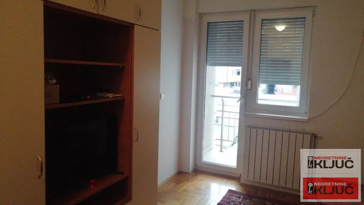 Odlicina garsonjera u blizini Spensa 2