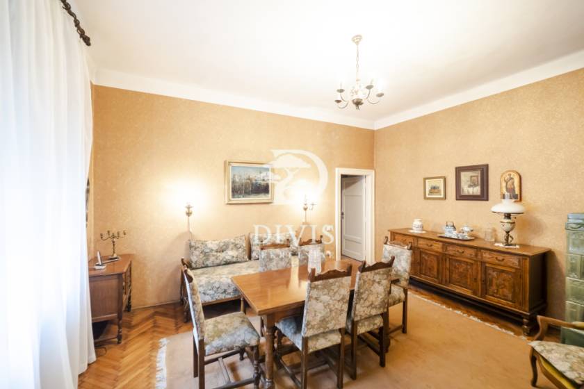 Prostran salonski stan od 103 m² u srcu Beograda  Svetozara Radića 1