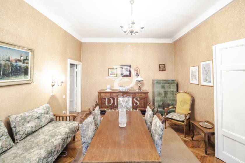 Prostran salonski stan od 103 m² u srcu Beograda  Svetozara Radića 3